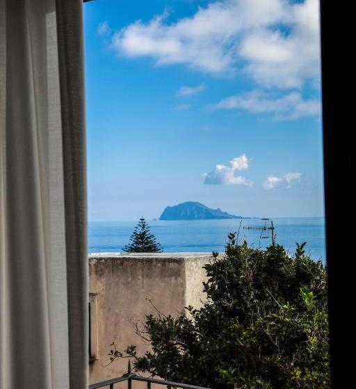 جناح جونيور مزوَّد بتراس, Arcangelo   Salina