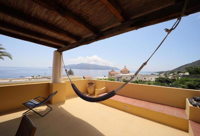 جناح جونيور مطلّ علي البحر, Arcangelo   Salina