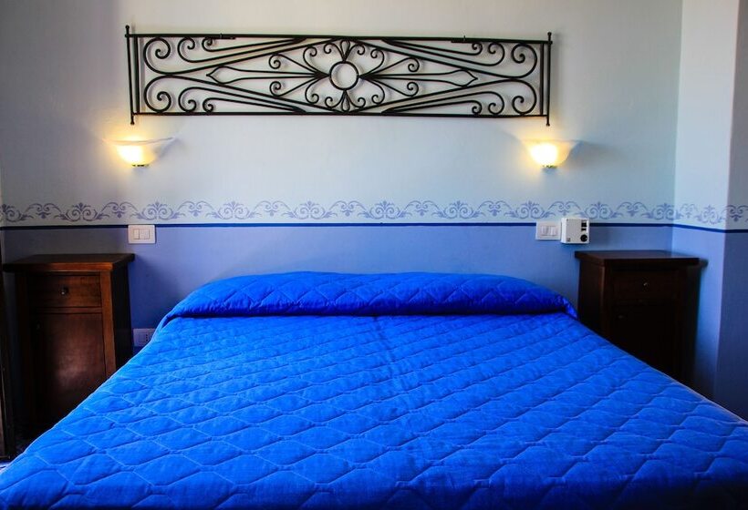 غرفة قياسية مزوَّدة بشُرفة, Arcangelo   Salina