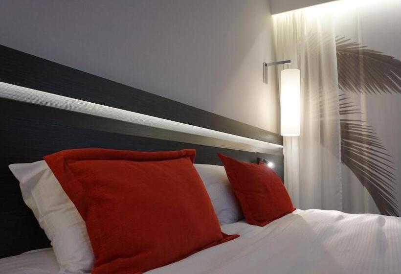 4인용 스탠다드 룸, Martin's Red