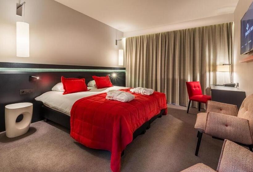 이그제큐티브 룸, Martin's Red