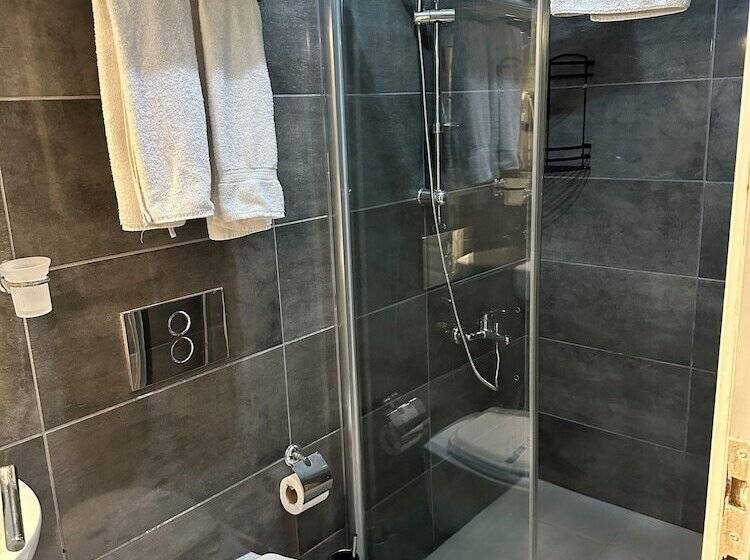 اتاق استاندارد چهار تخته, Ortakoy Aysem Sultan