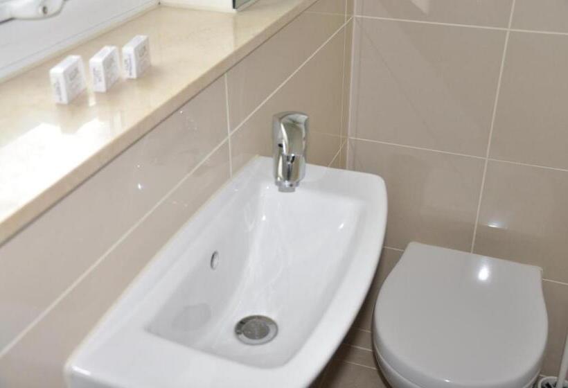 Четырехместный Номер Стандарт, Queens