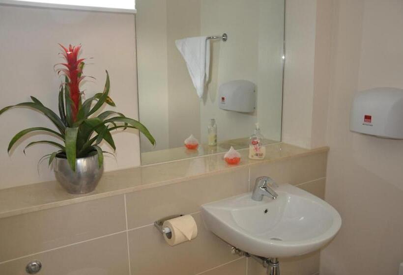 Семейный Номер, Queens