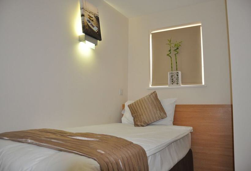 Номер Стандарт Индивидуальный, Queens