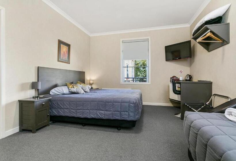 スタンダードスタジオ, No 1 Motels