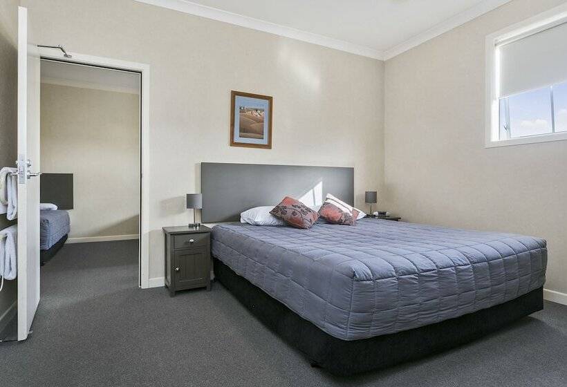 标准工作室, No 1 Motels