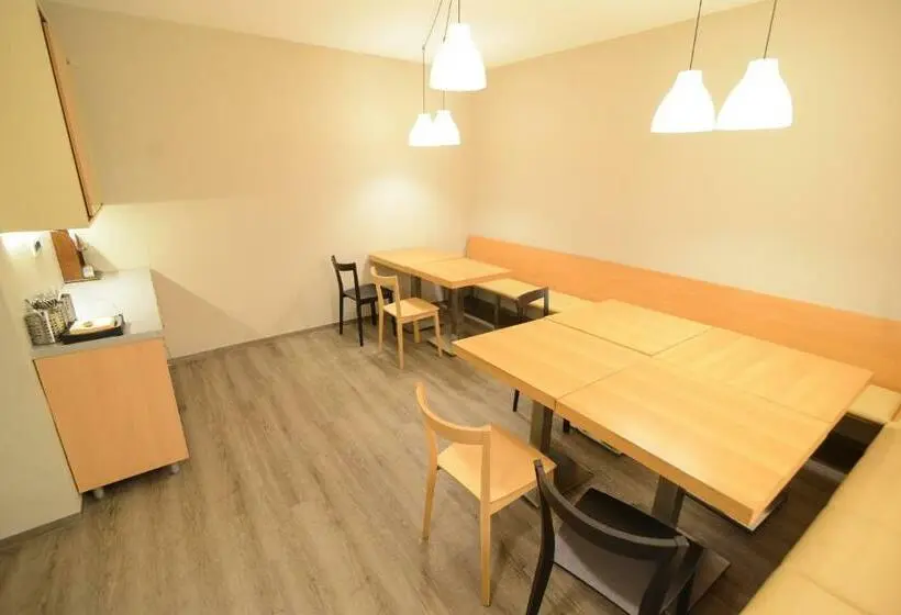 اتاق خانوادگی, Rooms Kozmus