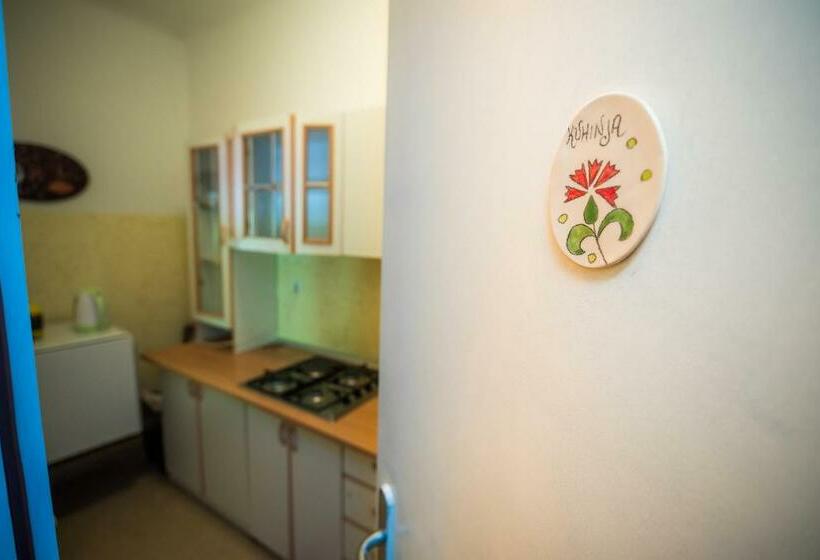 اتاق خانوادگی, Rooms Kozmus