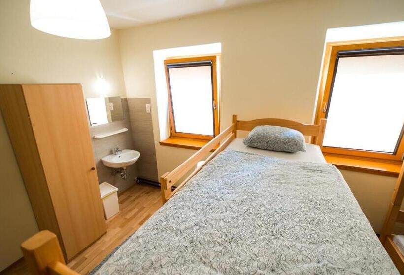 اتاق خانوادگی, Rooms Kozmus