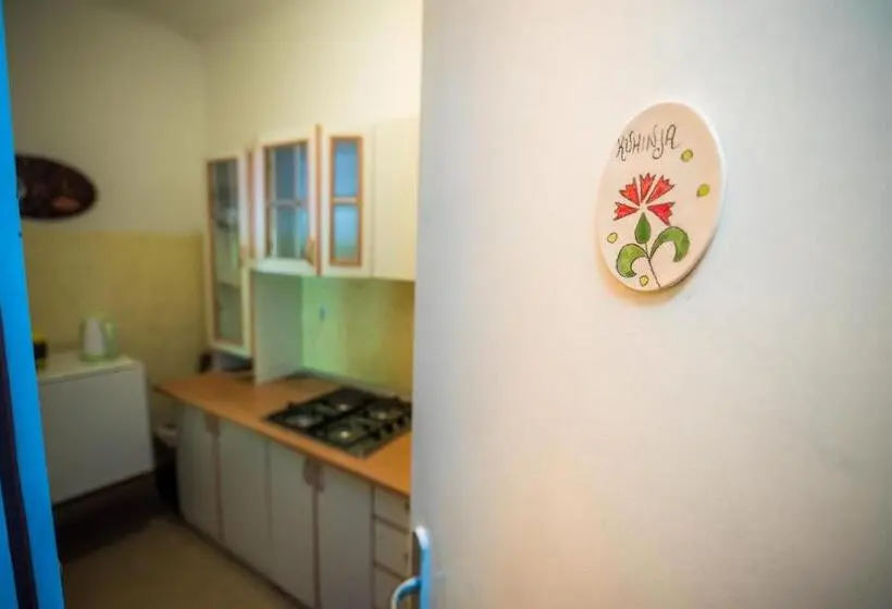 اتاق اکونومی, Rooms Kozmus