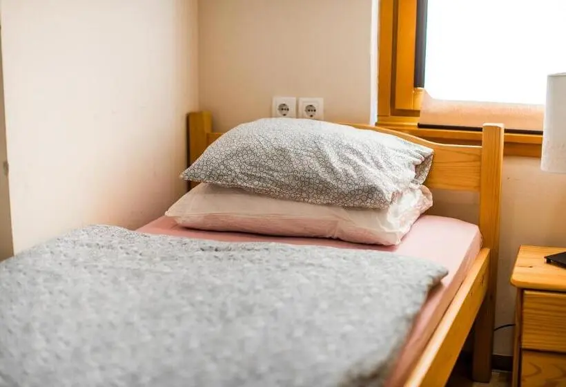 اتاق اکونومی, Rooms Kozmus