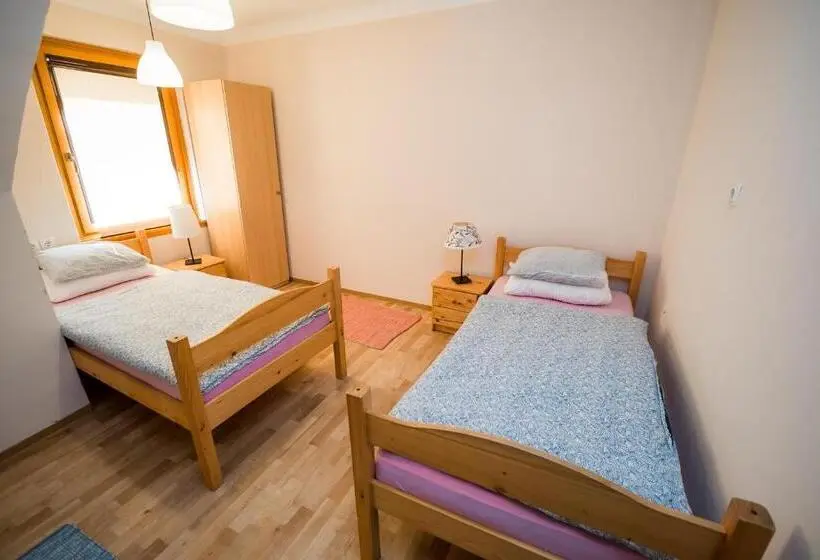 اتاق اکونومی, Rooms Kozmus