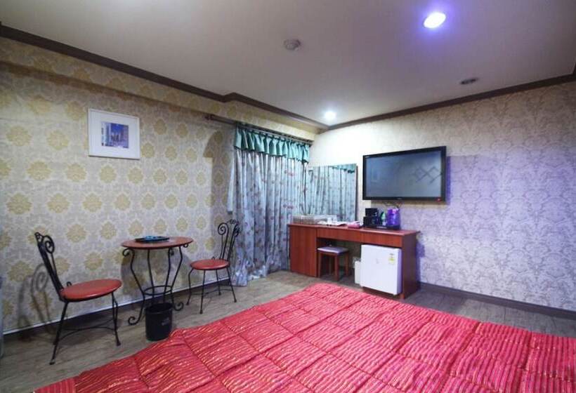 Camera Standard, Shine Motel