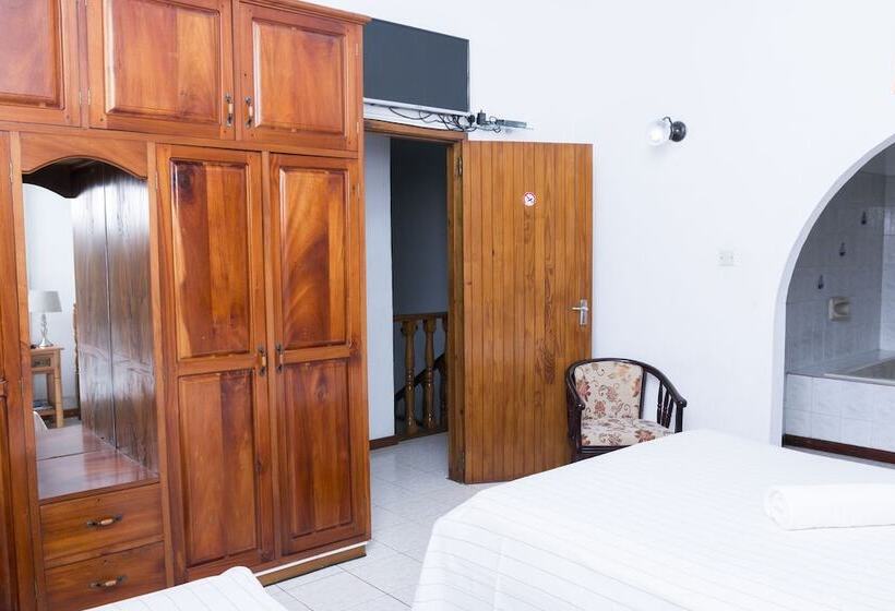 اتاق استاندارد سه نفره, Le Manglier