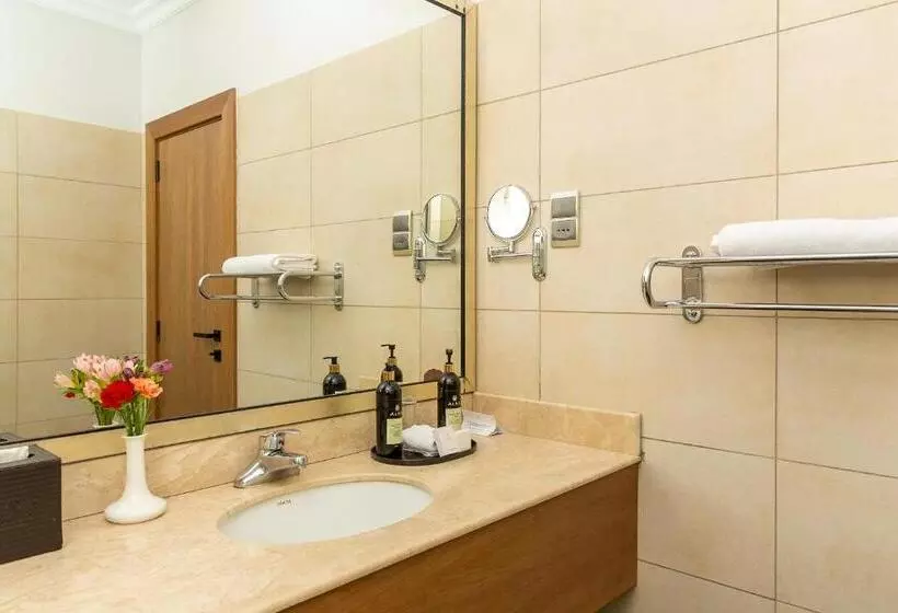 سوئیت پرزیدنت, Alba Hotel Meru