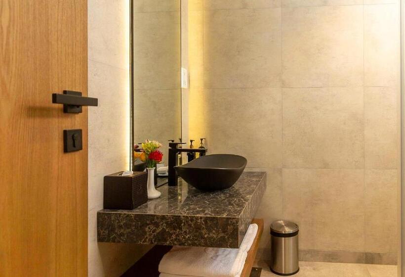 سوئیت پرزیدنت, Alba Hotel Meru