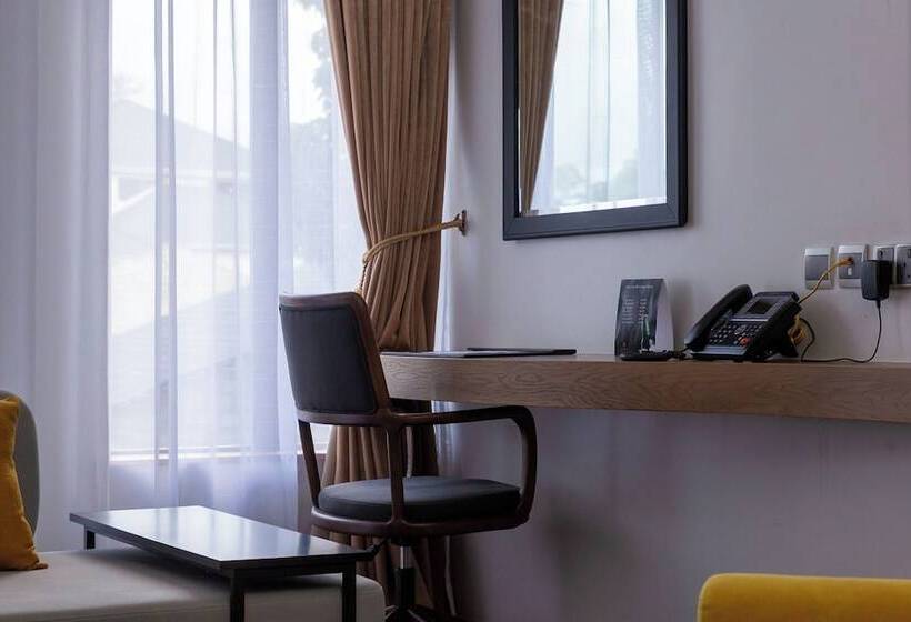 سوییت جونیور, Alba Hotel Meru