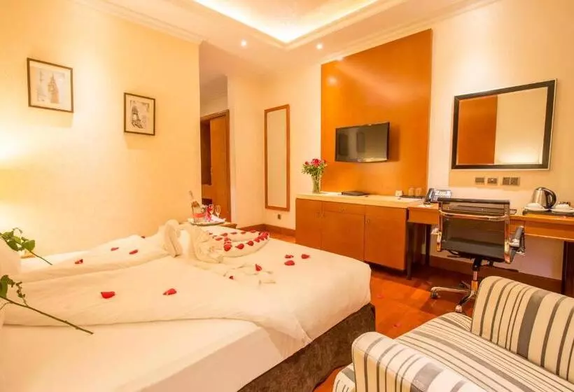 سوییت لوکس, Alba Hotel Meru