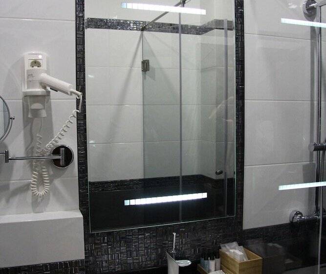 Студио Comfort, Forward Apart