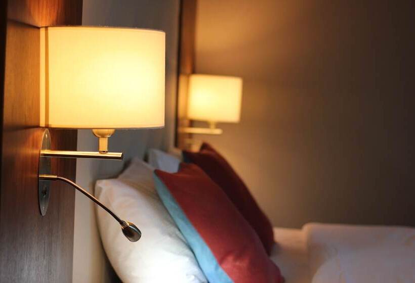 Студио Comfort, Forward Apart