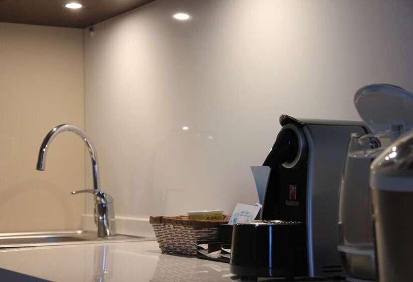 Студио Comfort, Forward Apart