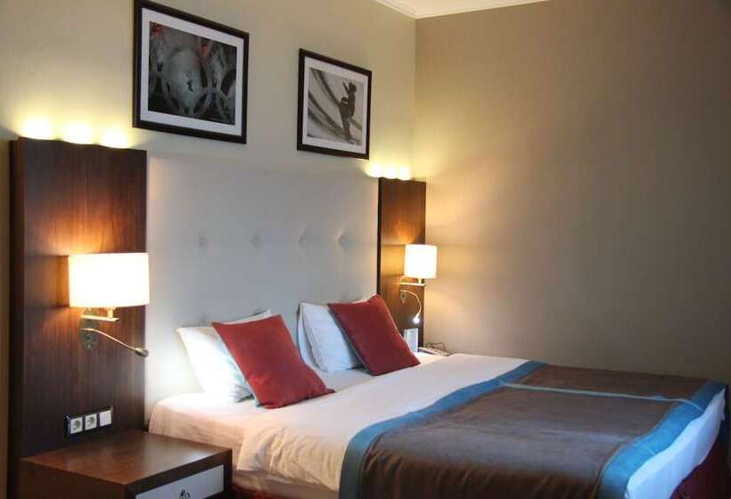 Номер Стандарт, Forward Apart