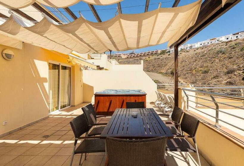Апартаменты Deluxe 2 Спальни с Гидромассажем, Holiday Club Sol Amadores