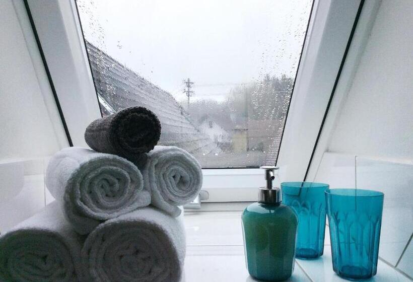 スタンダードルーム, Cafe Verkehrt   Wellcome Motorbiker, Berufsleute Und Reisende Im Schwarzwald