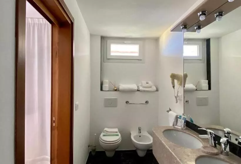 اتاق استاندارد سه نفره, Cavallino Bianco