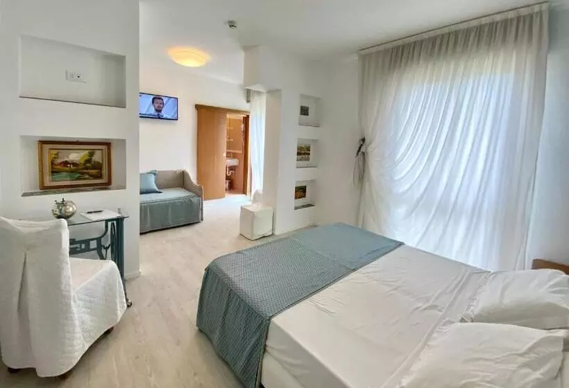 اتاق استاندارد سه نفره, Cavallino Bianco