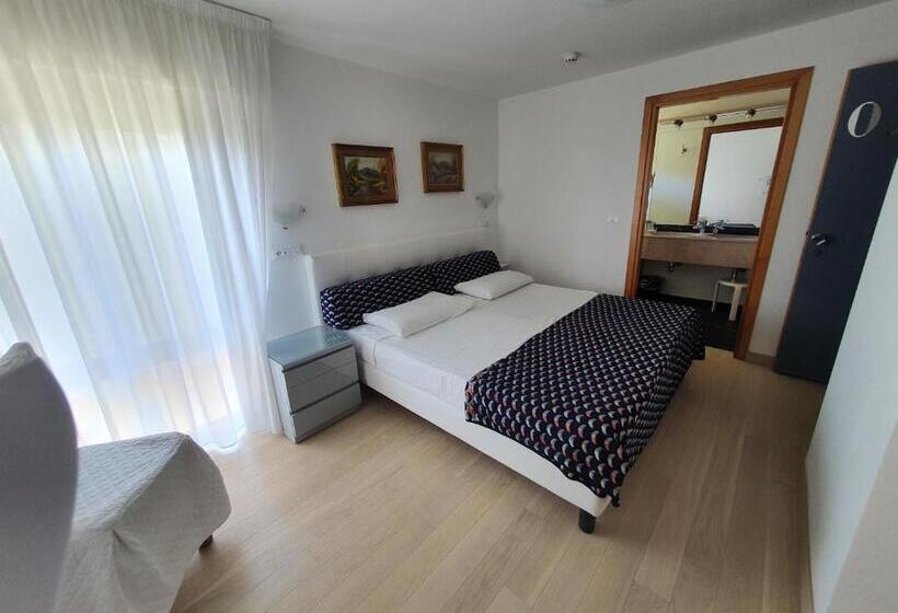 חדר סטנדרט לשלושה, Cavallino Bianco