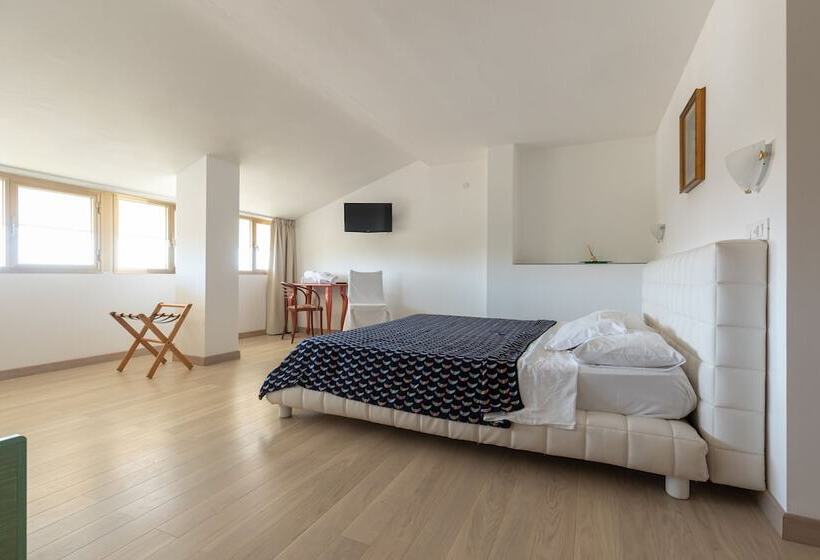 חדר משפחתי, Cavallino Bianco