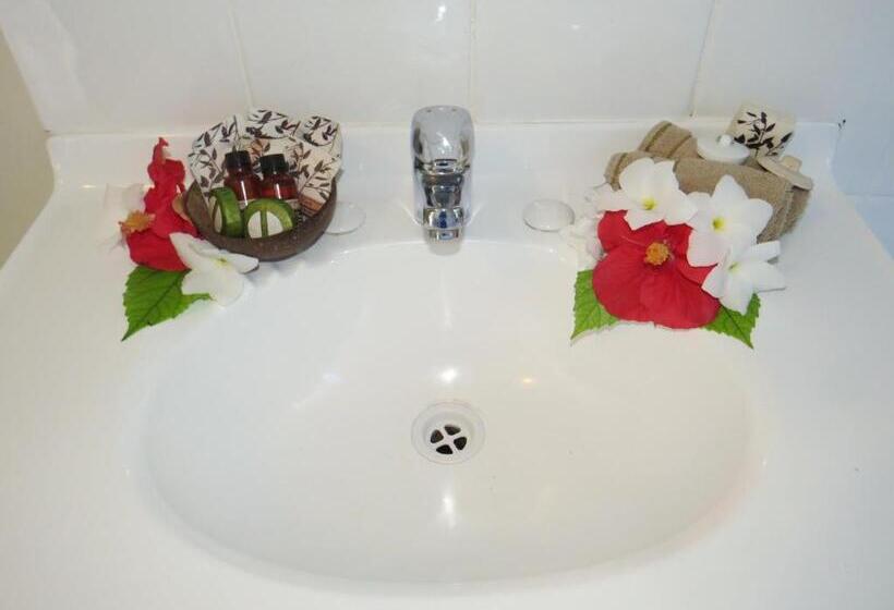 استودیوی استاندارد, Muri Beach Resort