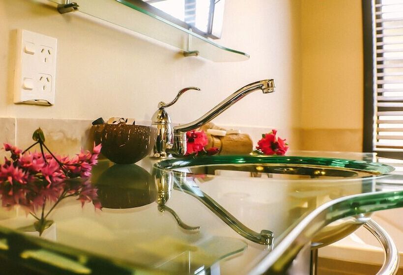 ویلای لوکس 1 خوابه, Muri Beach Resort