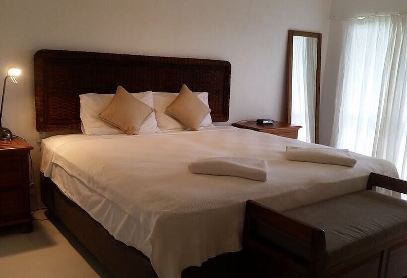 ویلای لوکس 1 خوابه, Muri Beach Resort