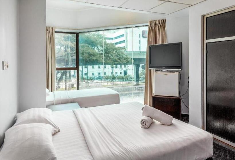 Quarto Triplo Deluxe, Subang Valley