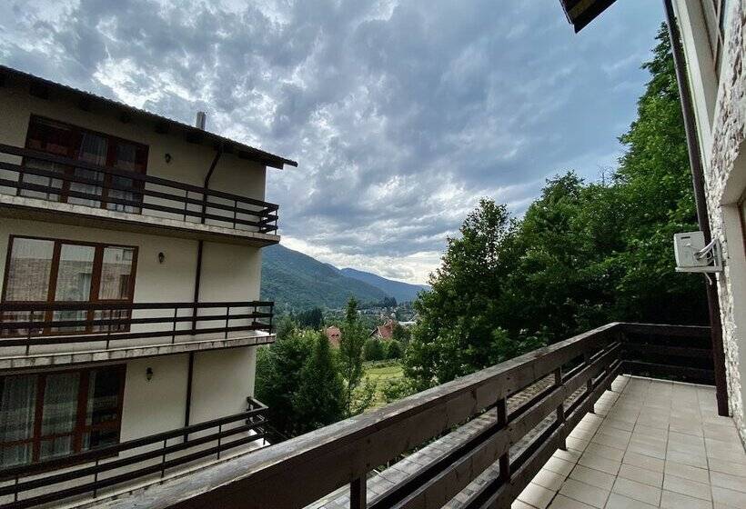 استودیوی سوپریور, Oplot Apartments