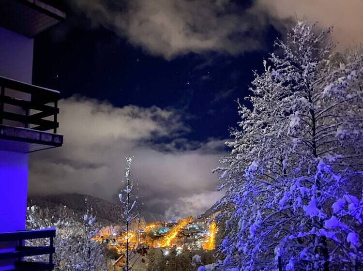 استودیو استاندارد با بالکن, Oplot Apartments