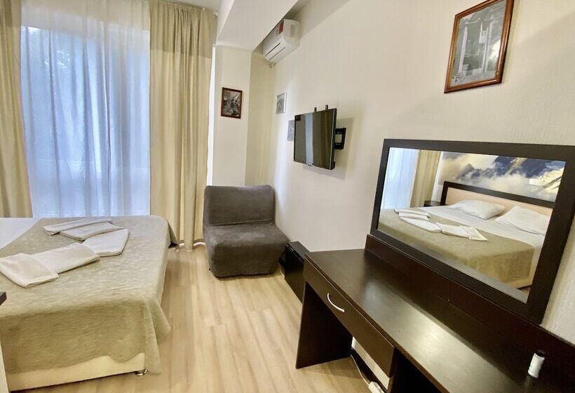 استودیو استاندارد با بالکن, Oplot Apartments