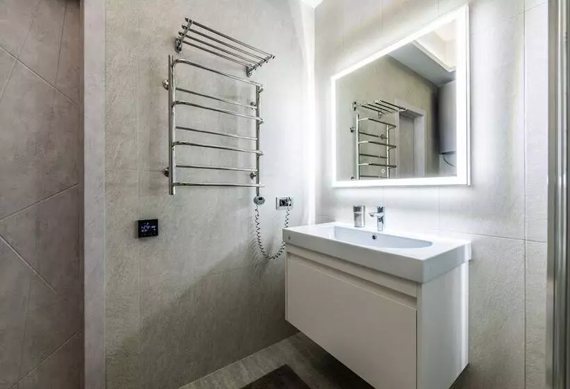 سوییت سوپریور, Oplot Apartments