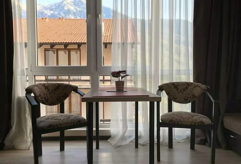 استودیوی سوپریور, Oplot Apartments