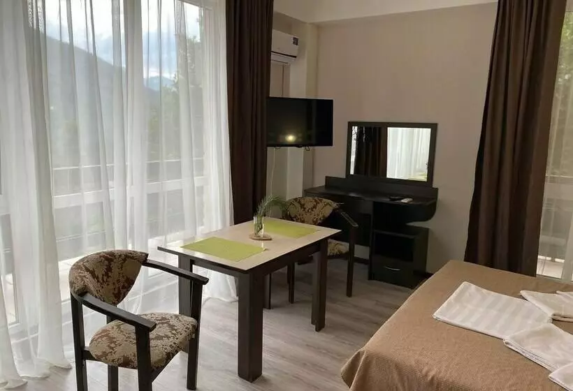 استودیوی سوپریور, Oplot Apartments
