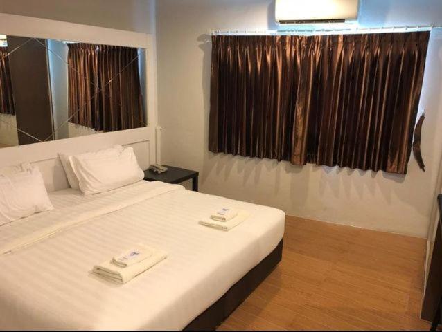 اتاق استاندارد, Bed By Cruise Hotel At Samakkhi Tivanont