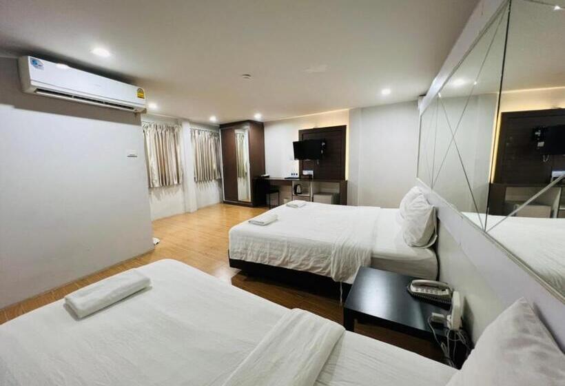 اتاق استاندارد سه نفره, Bed By Cruise Hotel At Samakkhi Tivanont