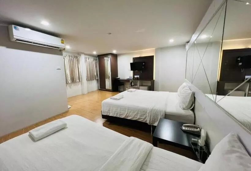 スタンダードトリプルルーム, Bed By Cruise Hotel At Samakkhi Tivanont