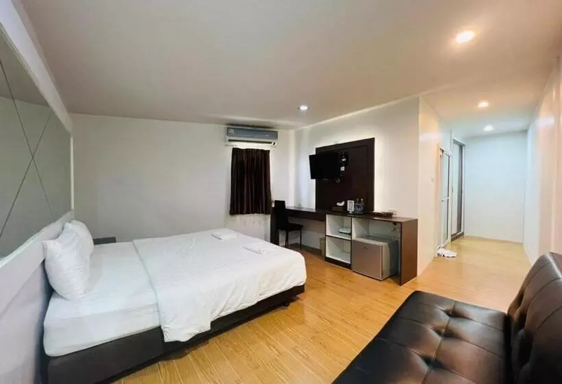 デラックスルーム, Bed By Cruise Hotel At Samakkhi Tivanont