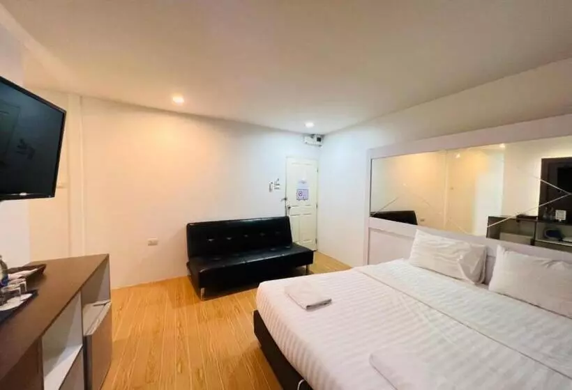 デラックスルーム, Bed By Cruise Hotel At Samakkhi Tivanont