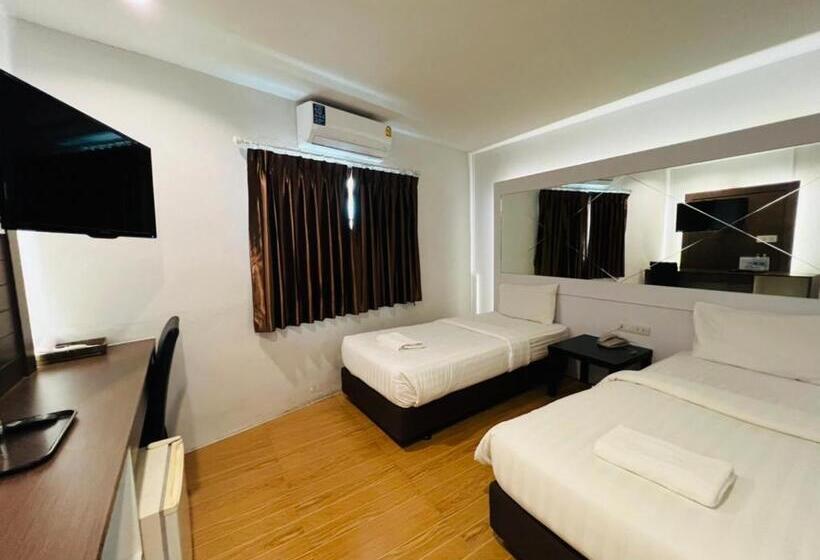 اتاق استاندارد چهار تخته, Bed By Cruise Hotel At Samakkhi Tivanont