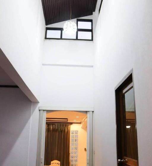 ویلای 2 خوابه, Bed By Cruise Hotel At Samakkhi Tivanont